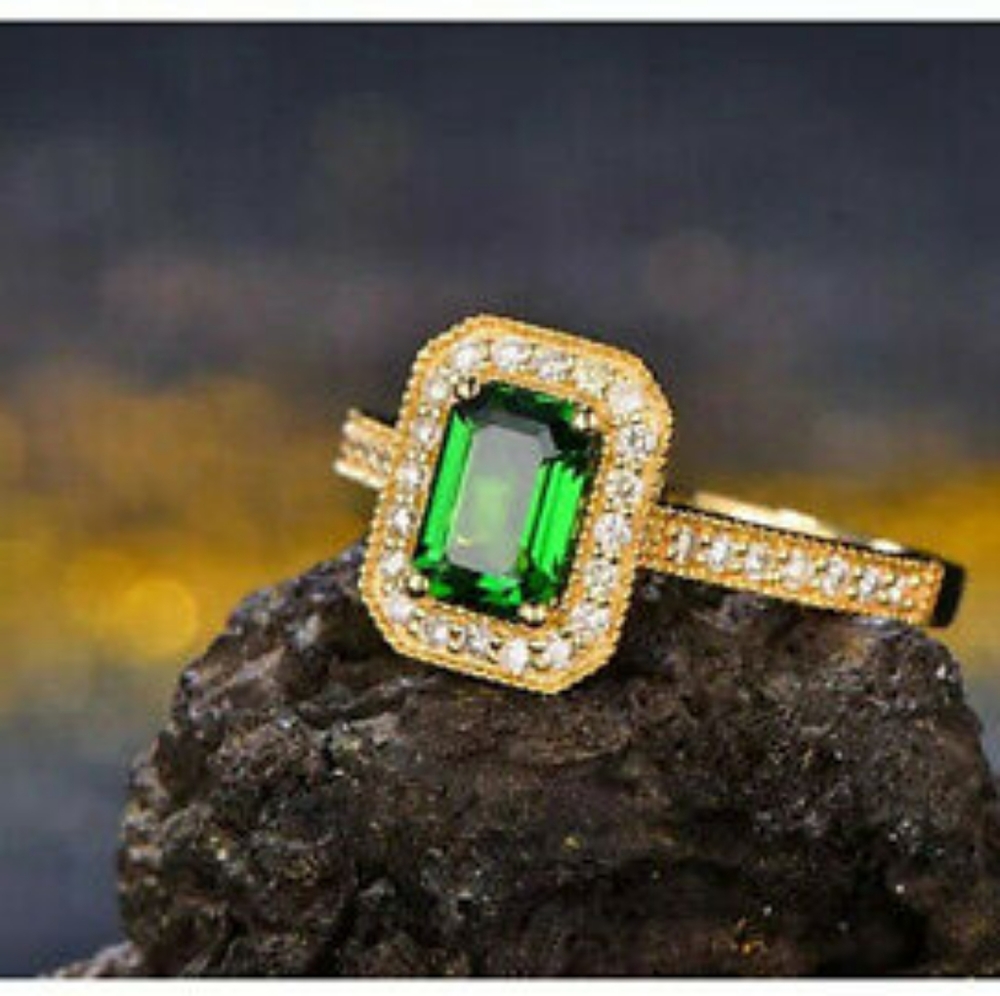 18kt Gold Emerald-Cut Halo Solitaire Ring Sz 7